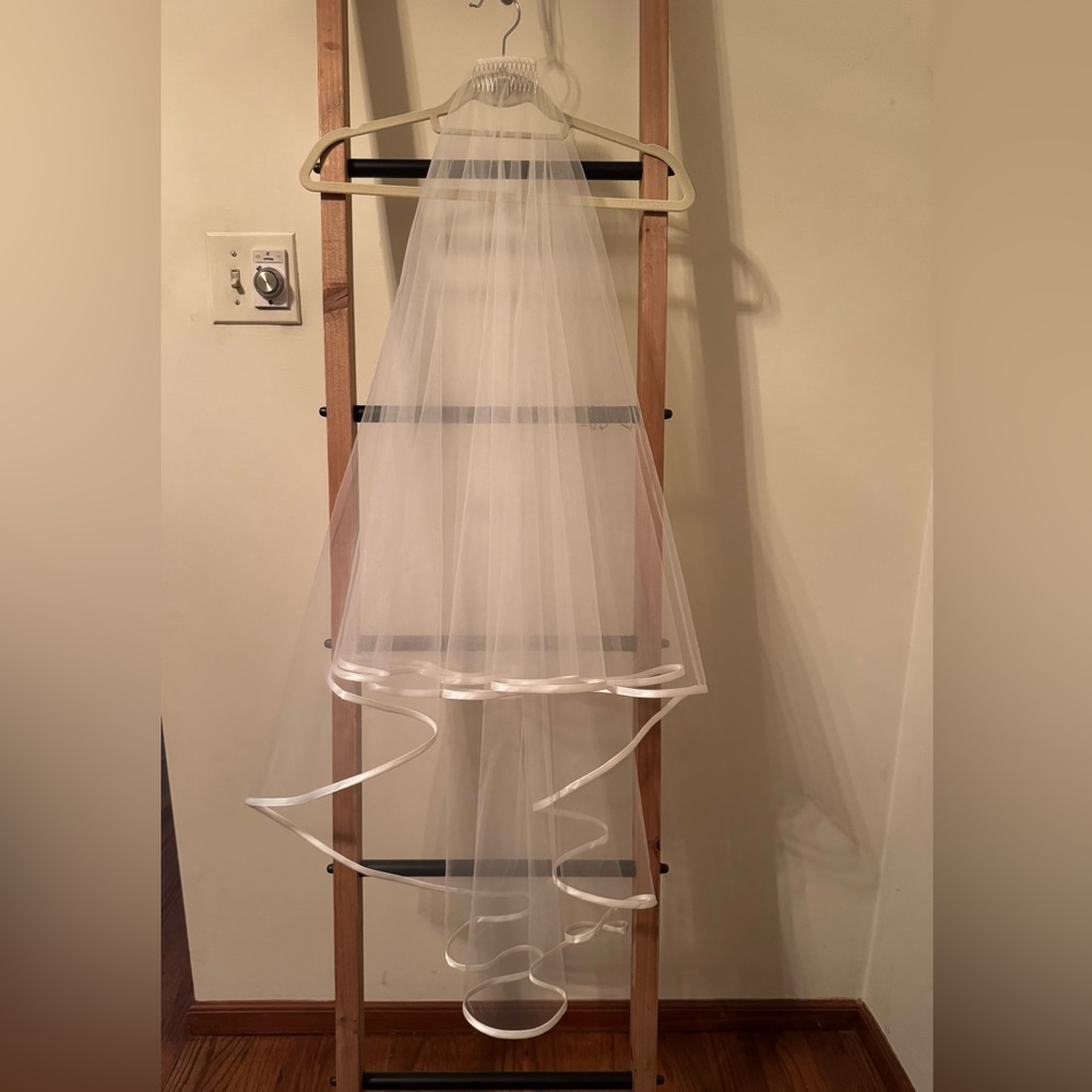 Elegant White Bridal Veil